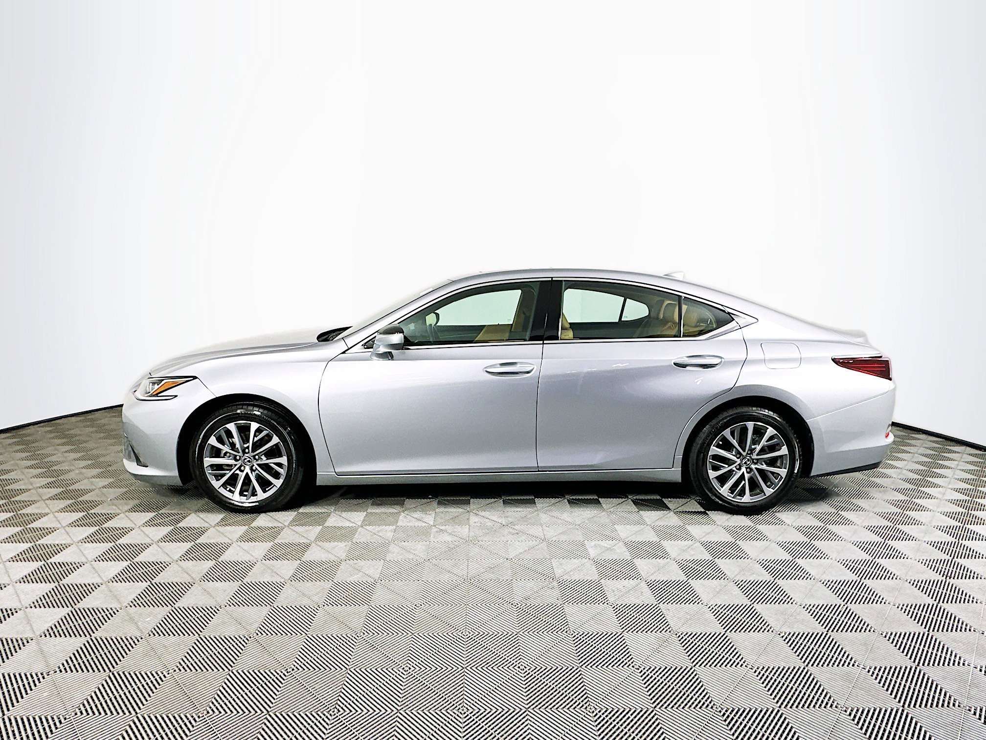 Certified 2025 Lexus ES 350 image 4