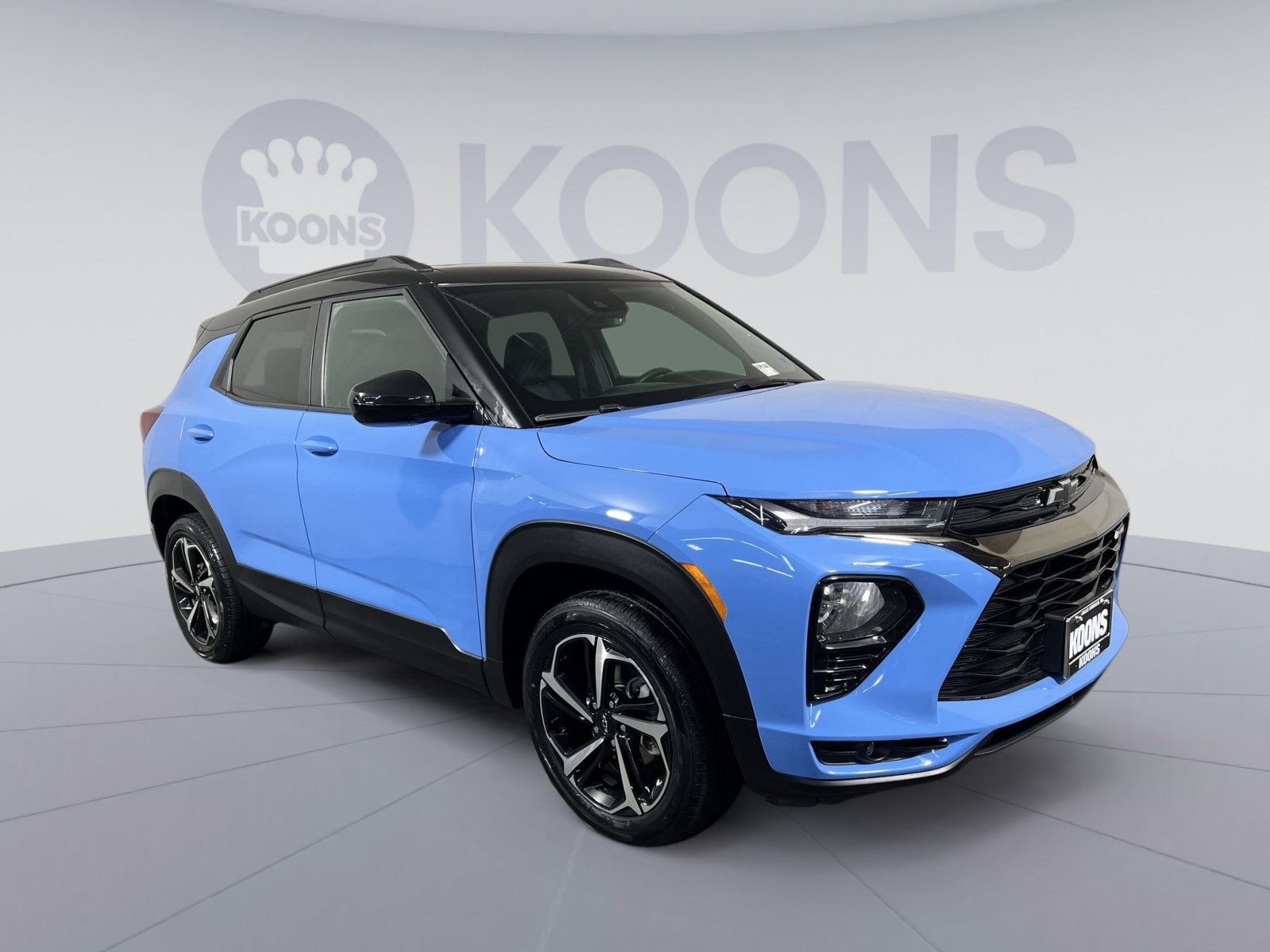 Used 2023 Chevrolet TrailBlazer RS w/ Sun and Liftgate Package AWD/4WD image 2