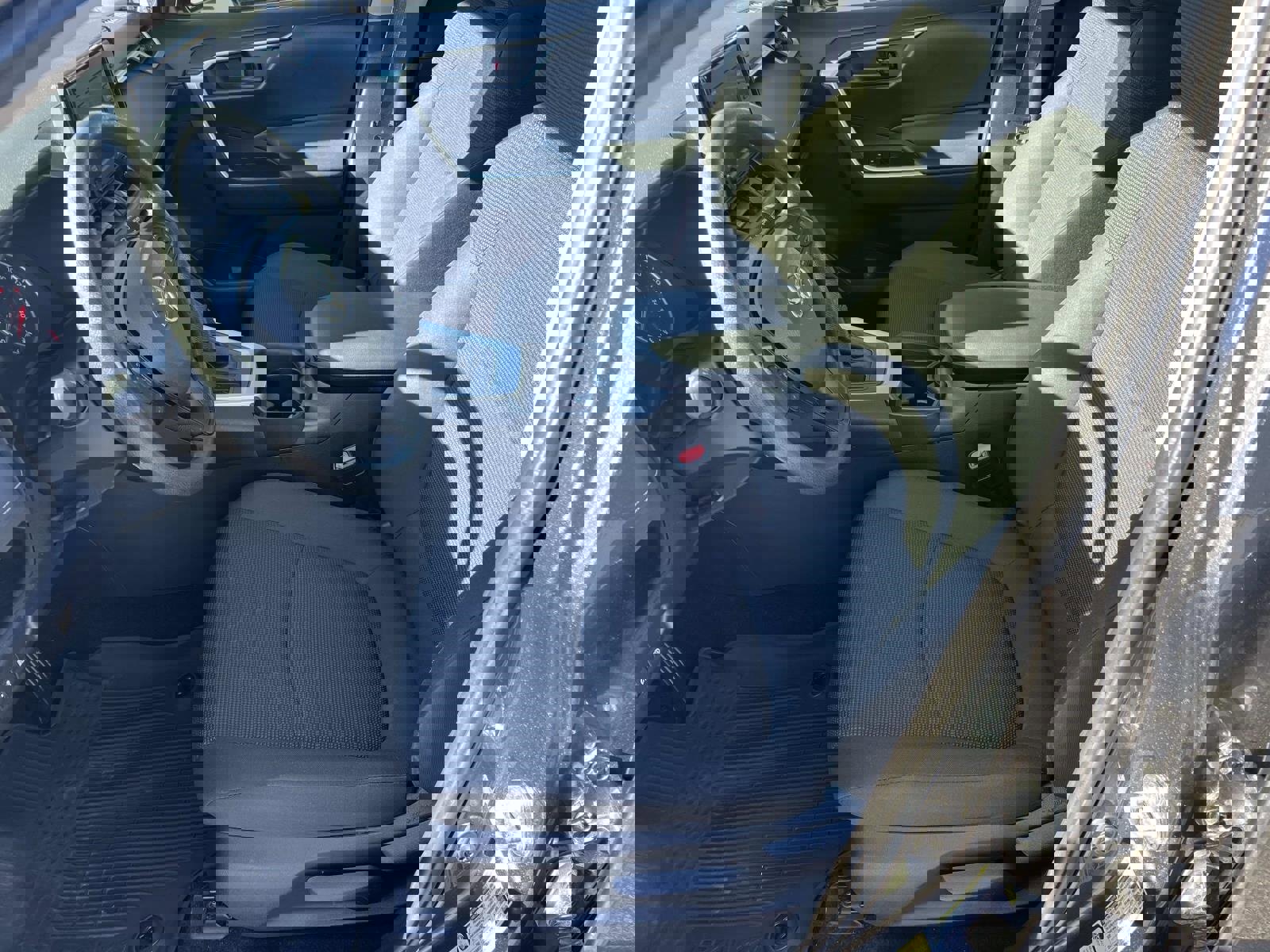 Used 2021 Toyota RAV4 LE image 9