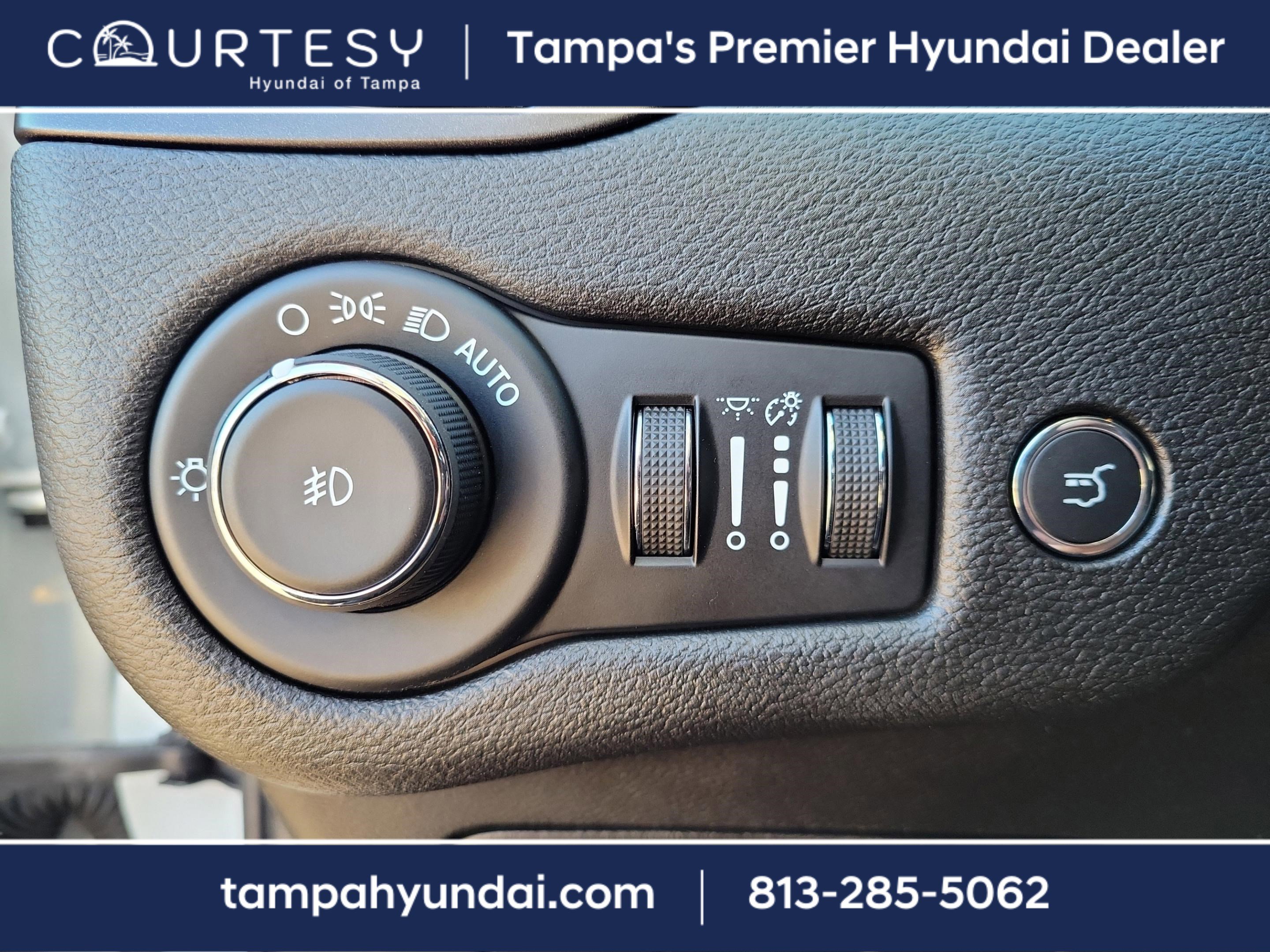 Used 2021 Jeep Cherokee Trailhawk w/ Comfort/Convenience Group image 25