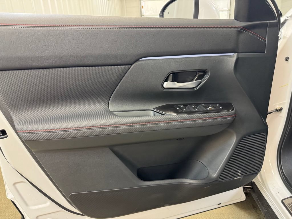 Used 2025 Nissan Kicks SR w/ Illumination Package AWD/4WD image 8