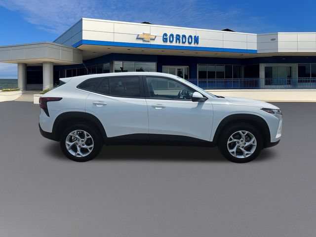 Used 2024 Chevrolet Trax LS w/ LS Convenience Package FWD image 7