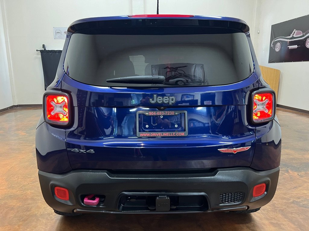 Used 2017 Jeep Renegade Trailhawk w/ Premium Trailhawk Package AWD/4WD image 8