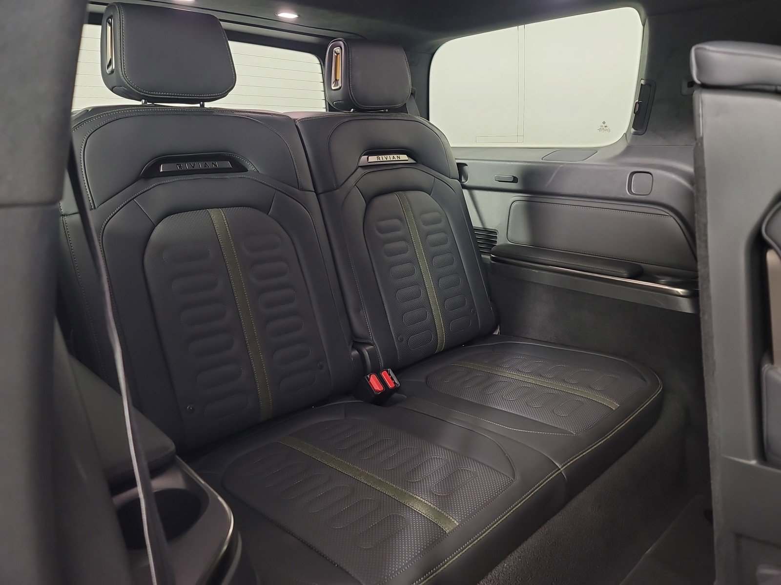Used 2024 Rivian R1S Adventure AWD/4WD image 25