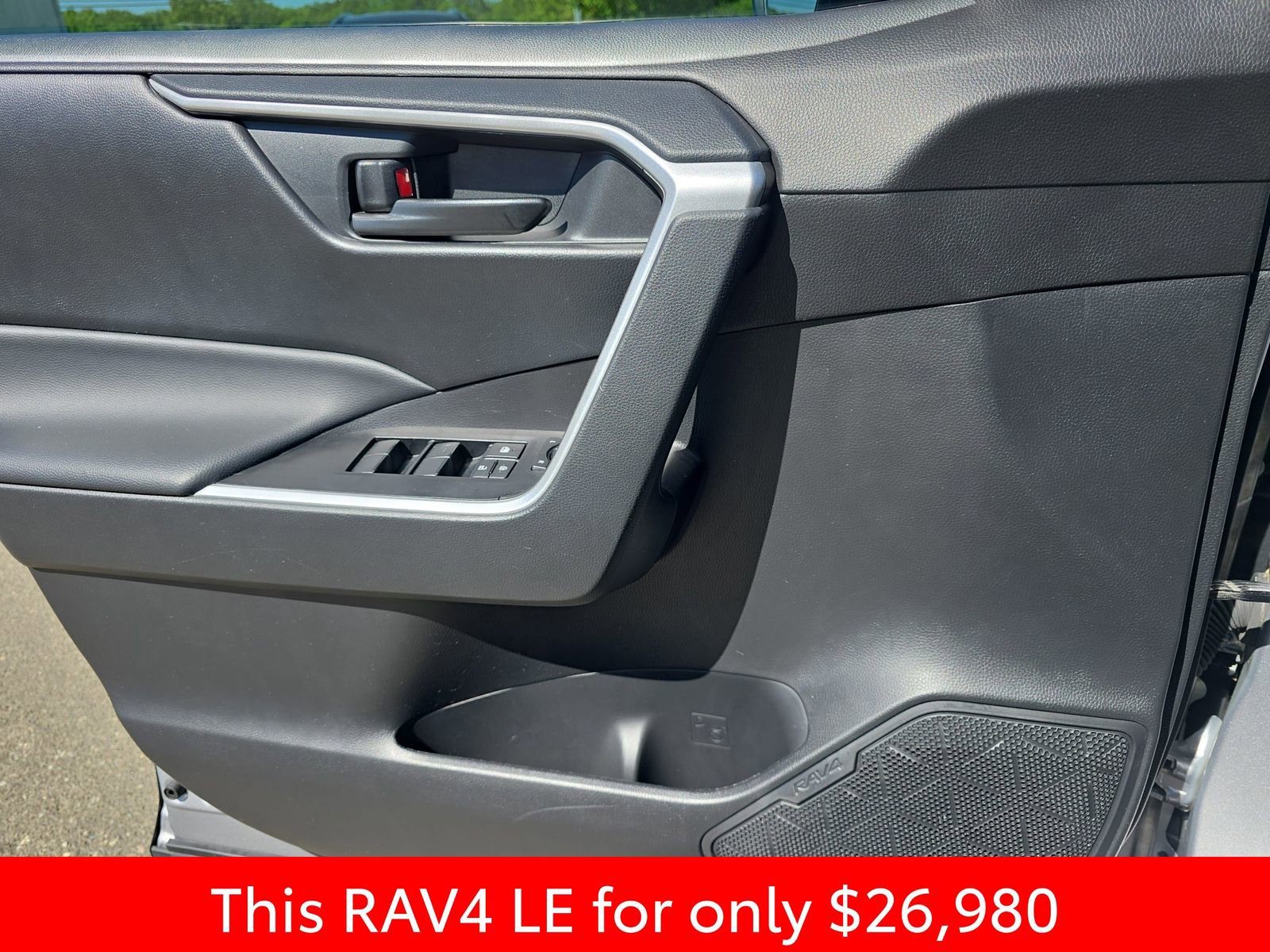 Used 2023 Toyota RAV4 LE FWD image 32