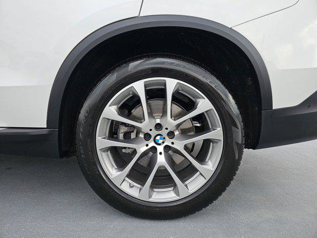 Used 2025 BMW X5 sDrive40i w/ Premium Package image 34