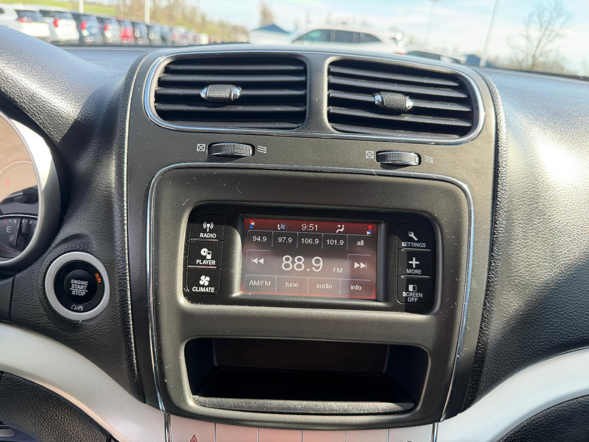 Used 2019 Dodge Journey SE FWD image 27