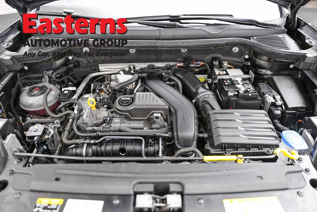Used 2025 Volkswagen Taos SE FWD image 8