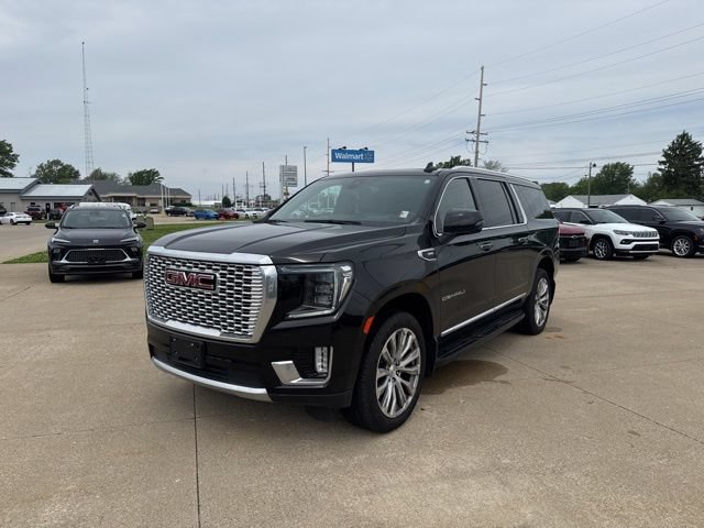 Used 2022 GMC Yukon XL Denali AWD/4WD image 3