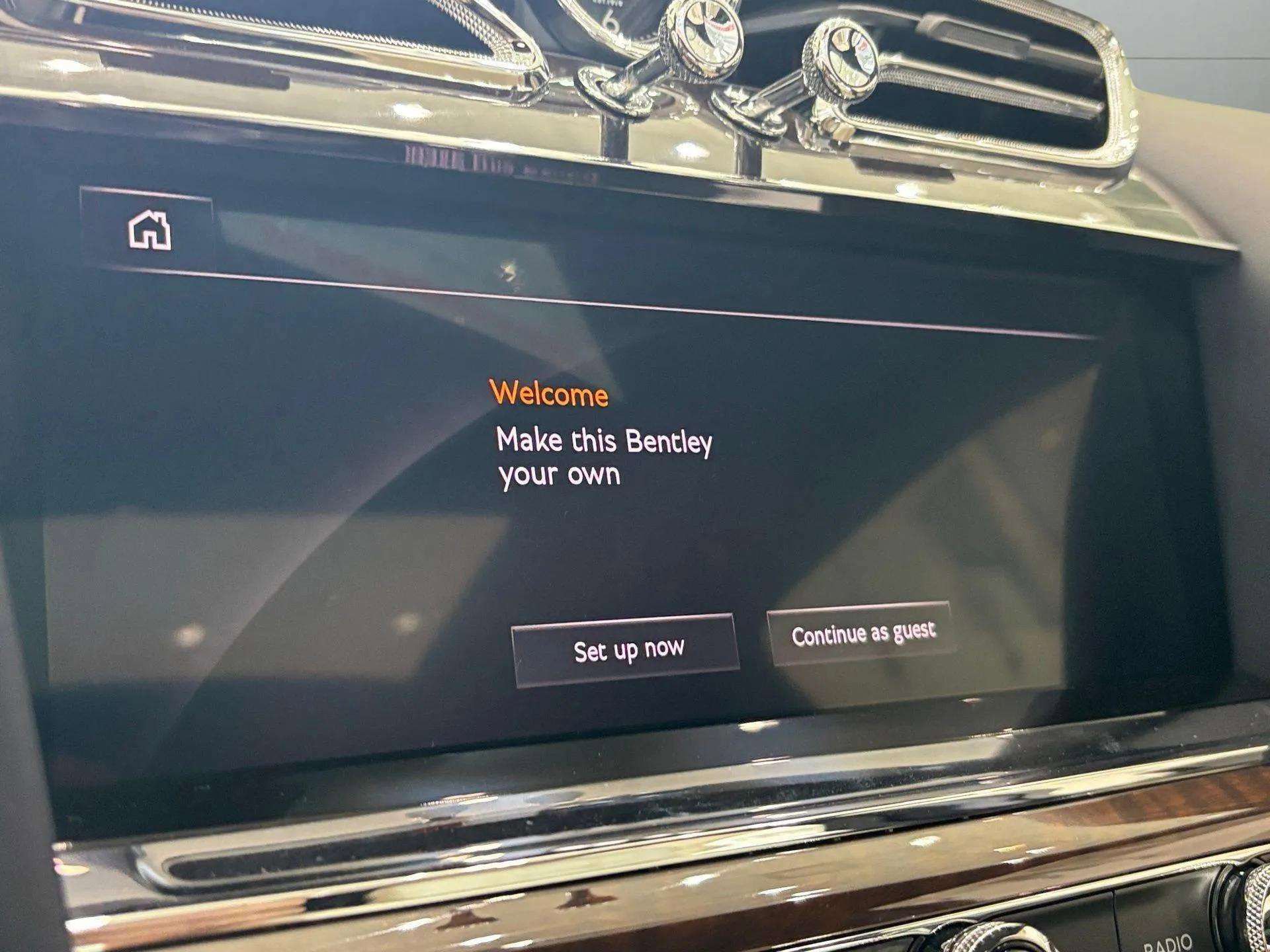 Used 2024 Bentley Bentayga Extended Wheelbase image 41