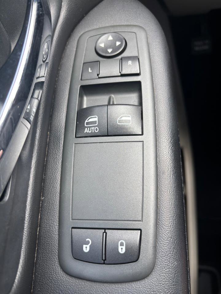 Used 2012 Dodge Grand Caravan American Value Package FWD image 15