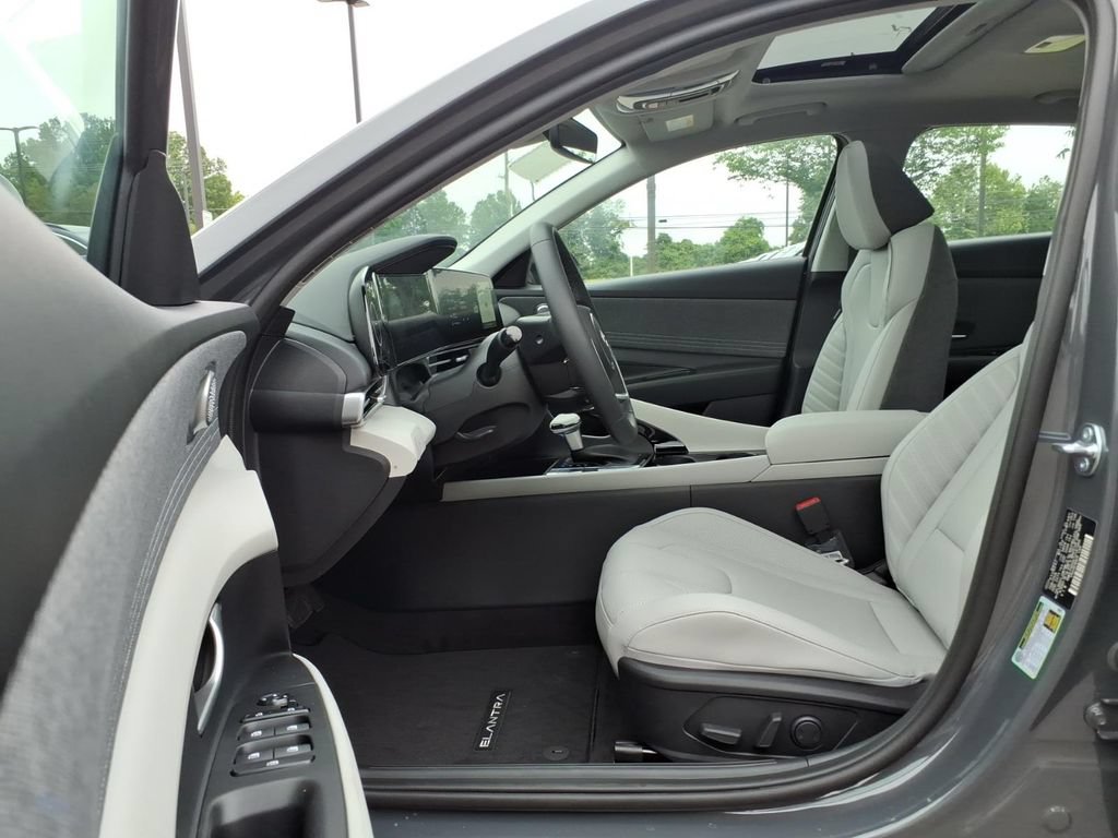 New 2026 Hyundai Elantra Limited FWD image 14