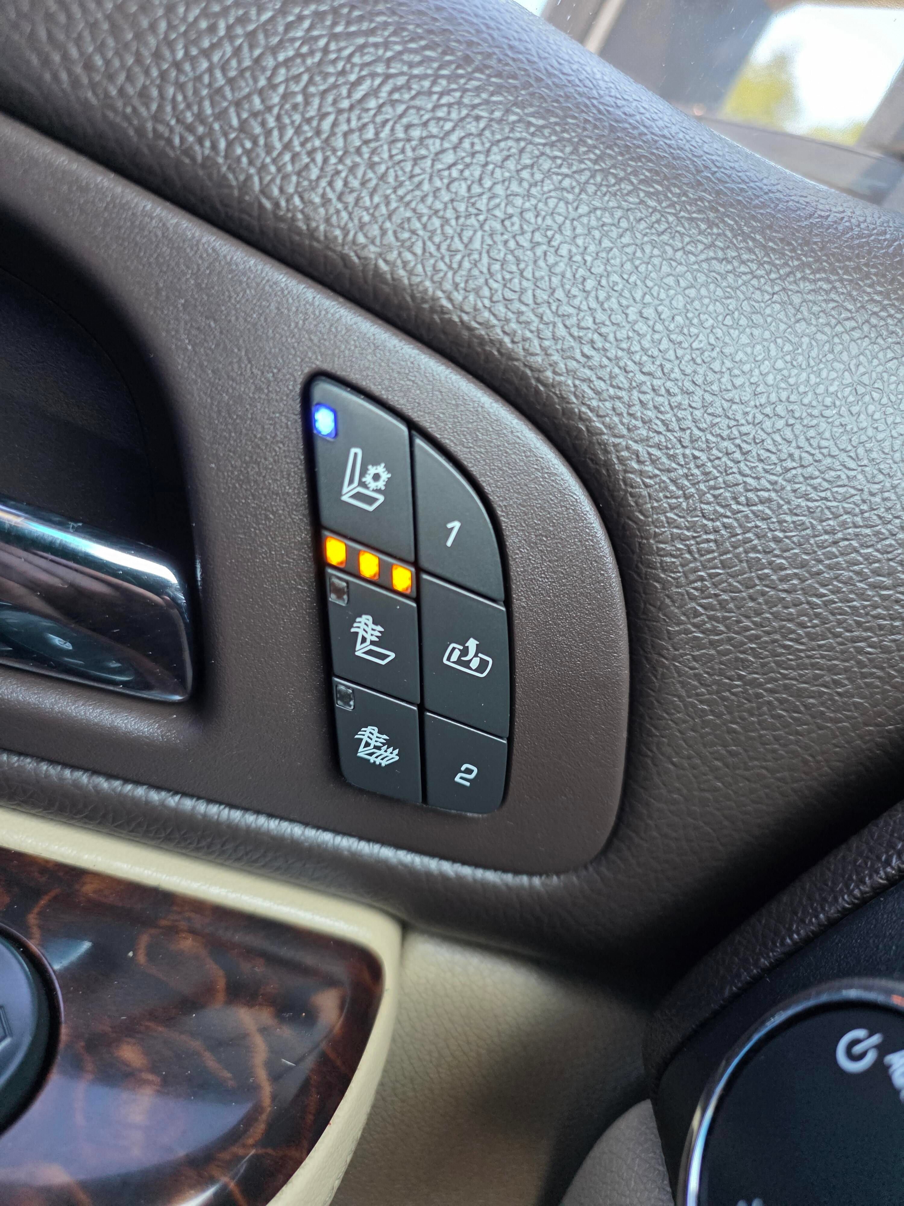 Used 2013 GMC Sierra 2500 Denali w/ Suspension Package, Off-Road AWD/4WD image 15