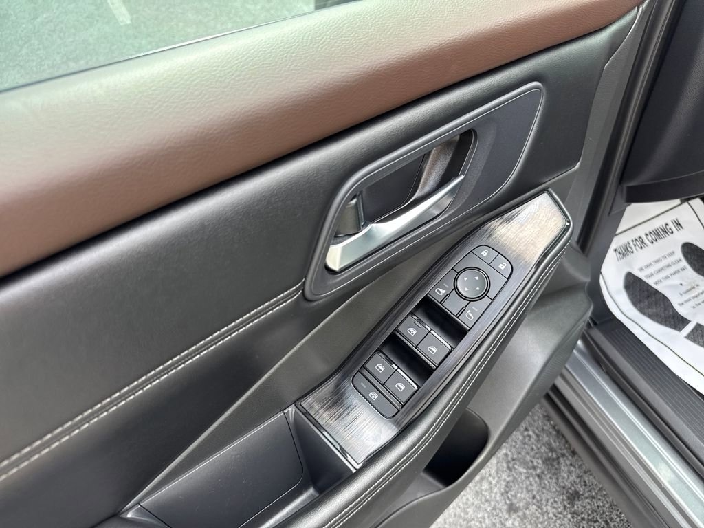 Used 2023 Nissan Rogue SV w/ SV Premium B Package image 11