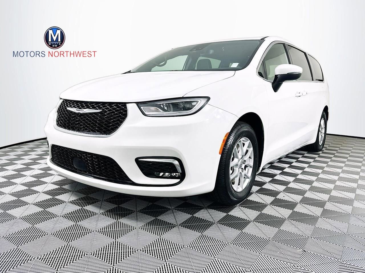 Used 2023 Chrysler Pacifica Touring