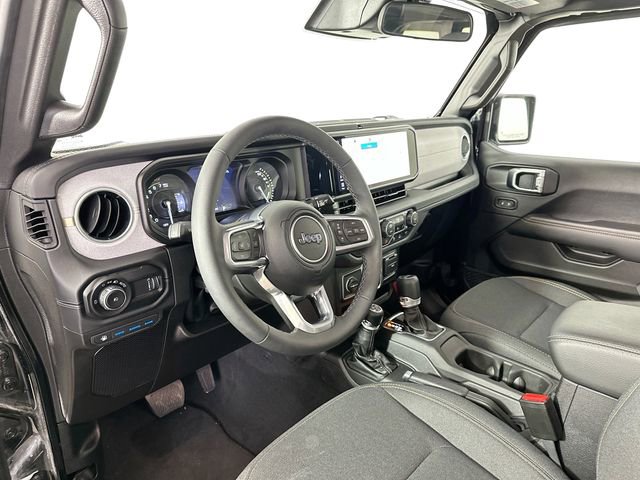 Used 2025 Jeep Wrangler Unlimited Sahara w/ Safety Group image 19