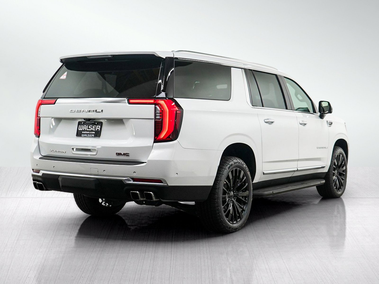 Used 2025 GMC Yukon XL Denali AWD/4WD image 5