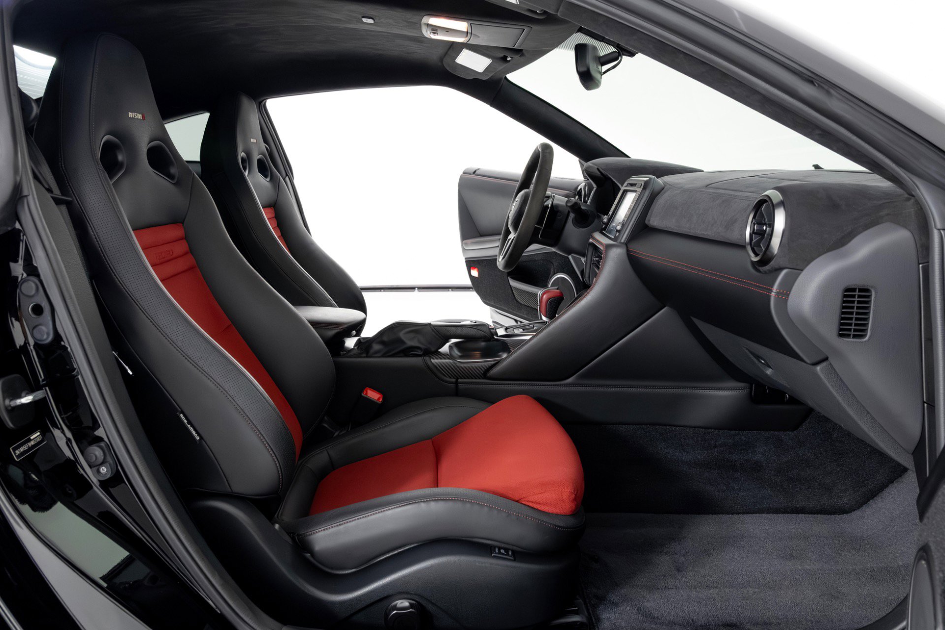 Used 2017 Nissan GT-R NISMO image 28