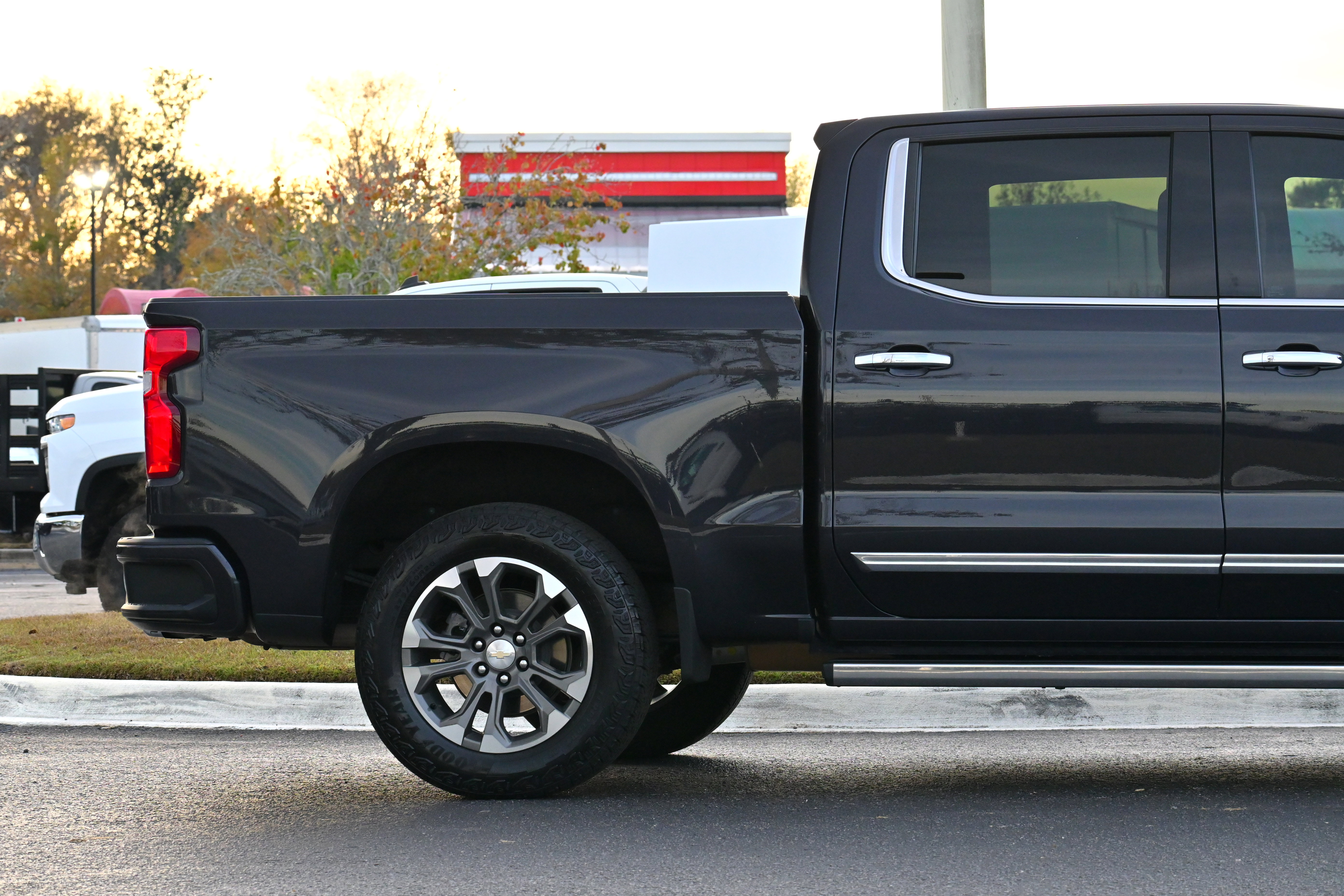Used 2023 Chevrolet Silverado 1500 High Country w/ Technology Package image 5
