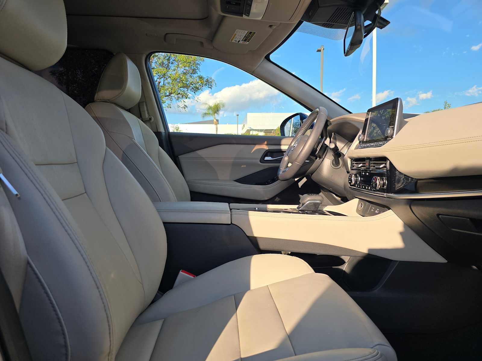 Used 2022 Nissan Rogue SL image 11