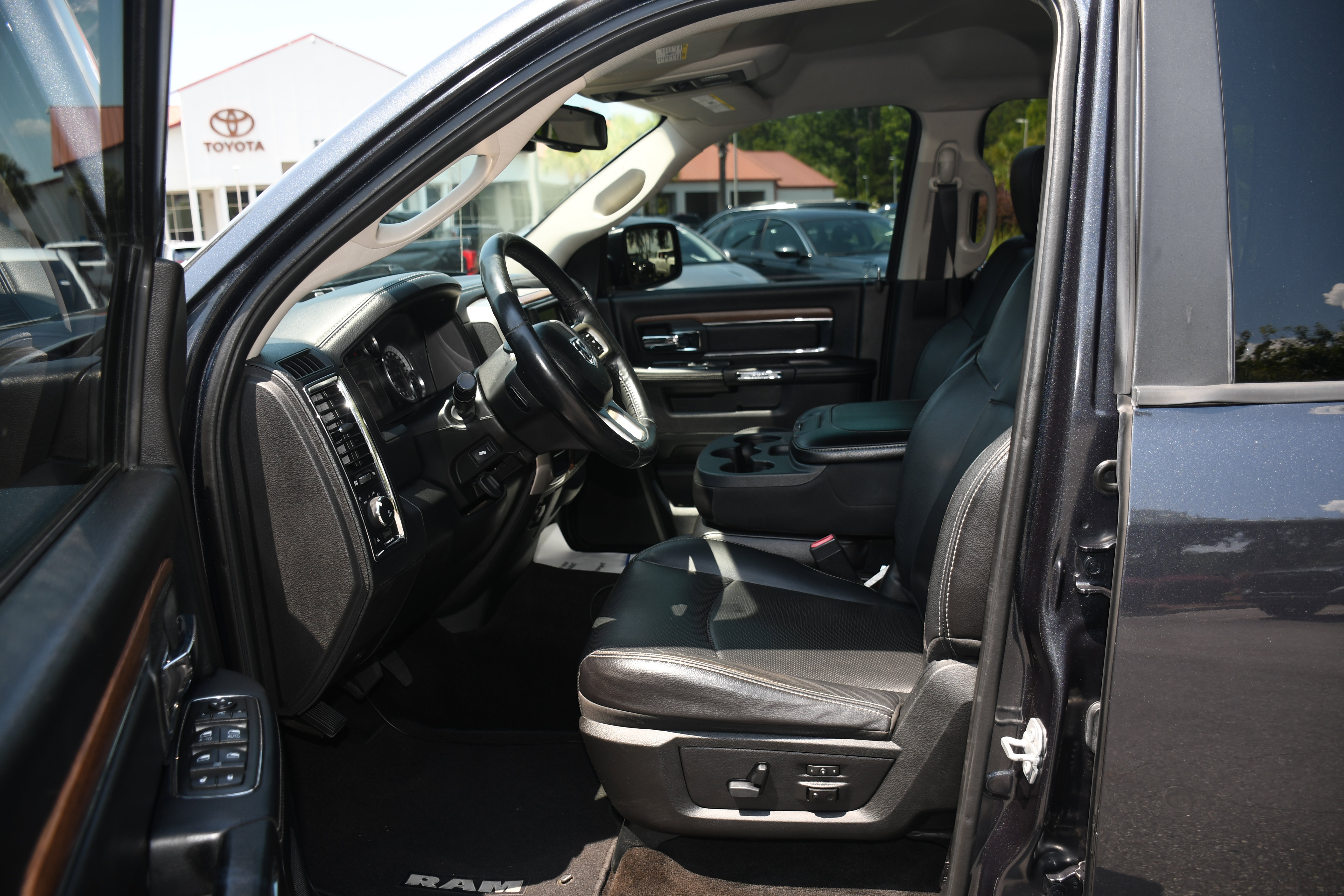 Used 2016 RAM 1500 Laramie w/ Convenience Group RWD image 5