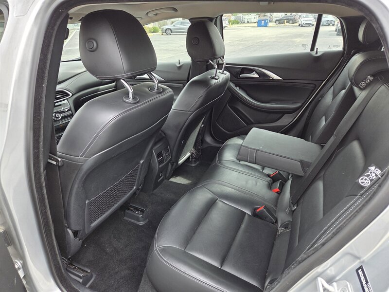 Used 2018 INFINITI QX30 Premium w/ Navigation Package AWD/4WD image 11