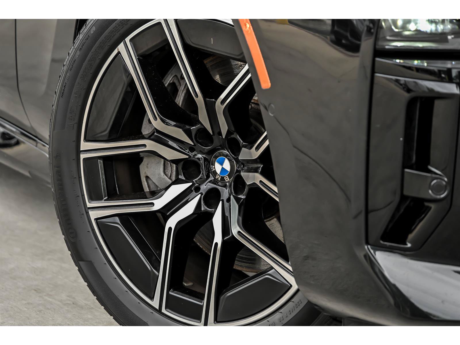 Used 2023 BMW 760i xDrive AWD/4WD image 3