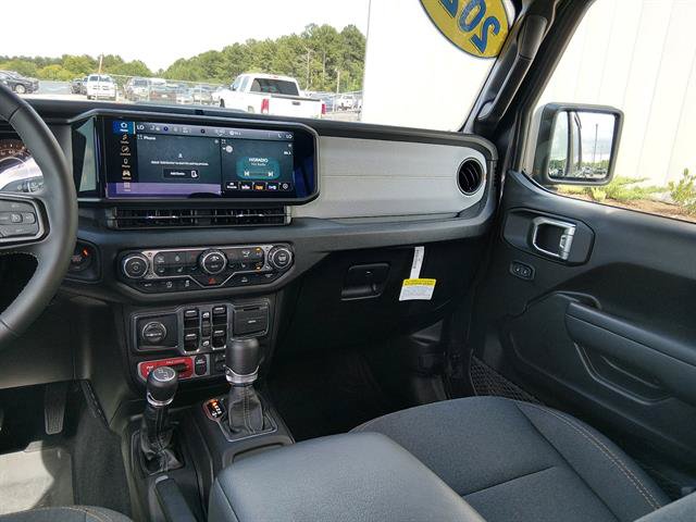 Certified 2025 Jeep Gladiator Sport AWD/4WD image 11
