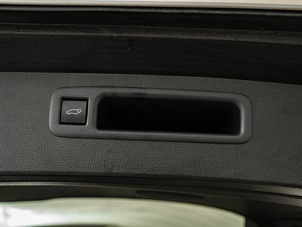 Used 2021 Toyota Highlander Limited image 18