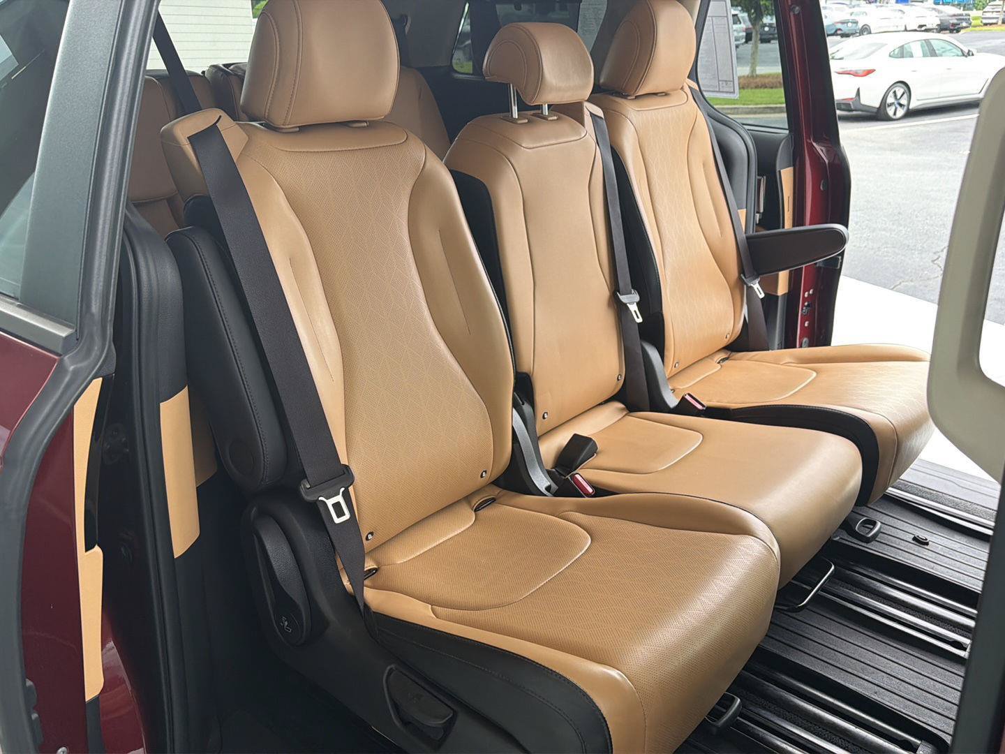 Used 2022 Kia Carnival EX FWD image 14