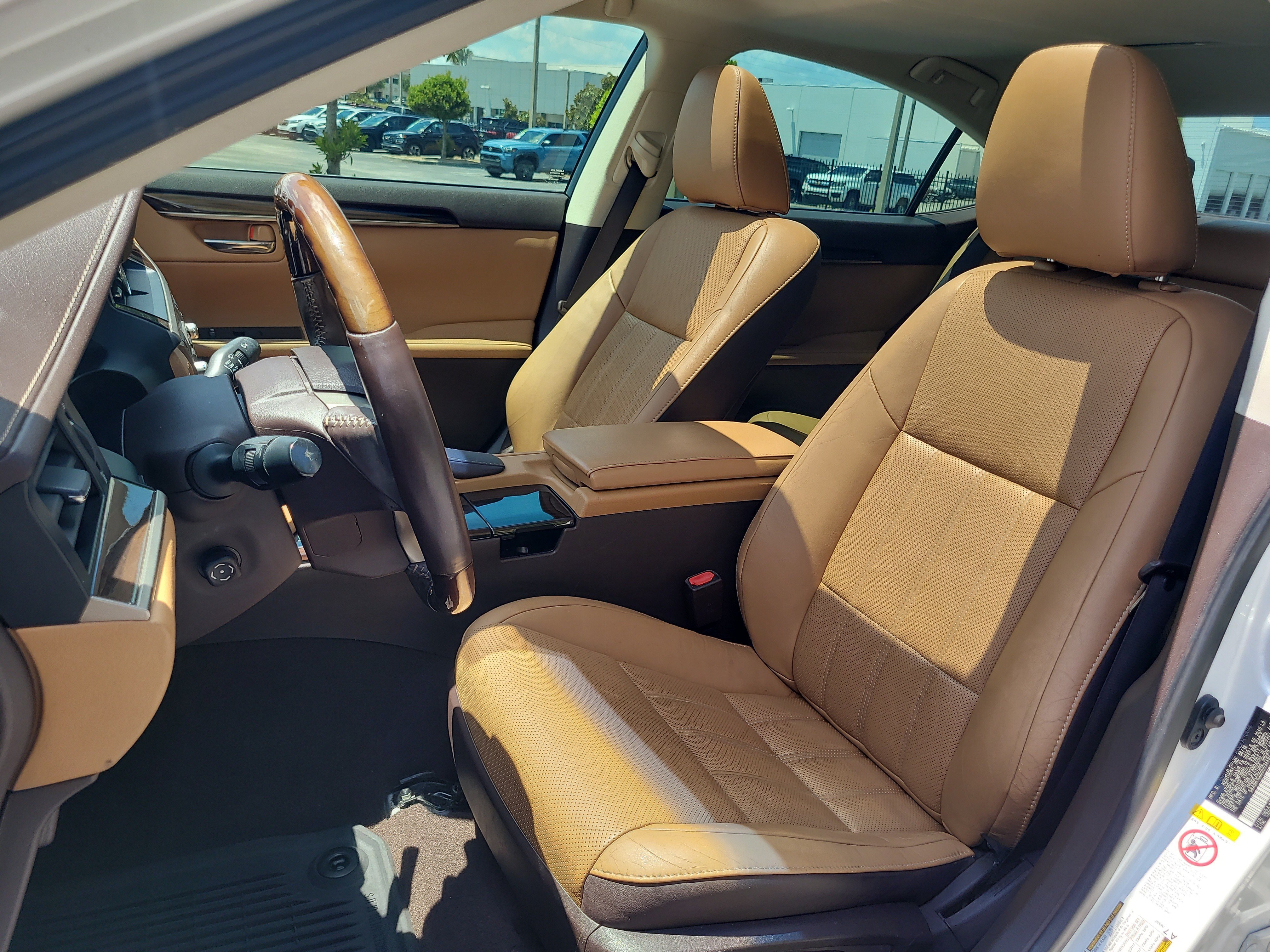 Used 2016 Lexus ES 350 w/ Luxury Package w/Wood Trim FWD image 19