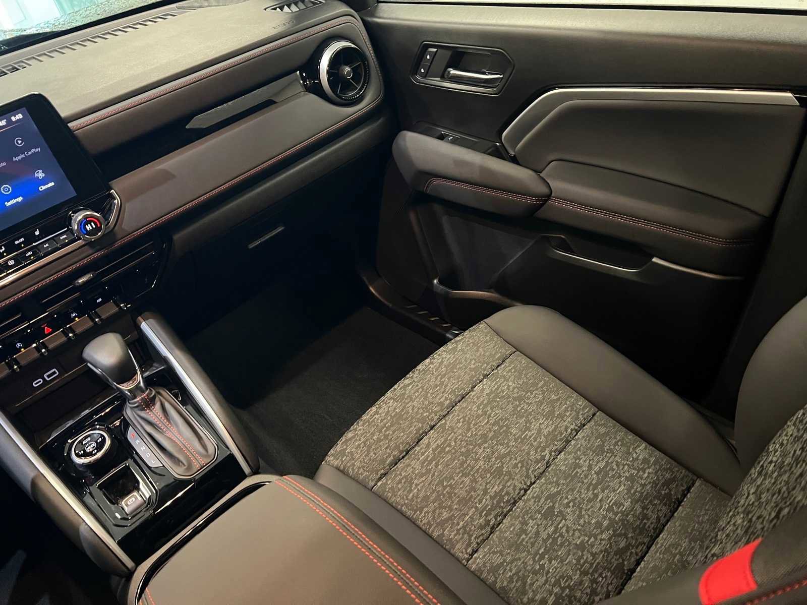 Used 2024 Chevrolet Colorado Z71 w/ Z71 Convenience Package 2 image 11