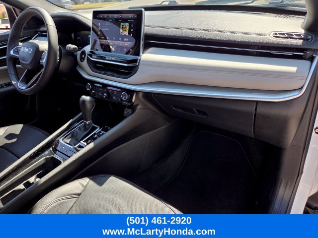 Used 2025 Jeep Compass Limited w/ Elite Group AWD/4WD image 17