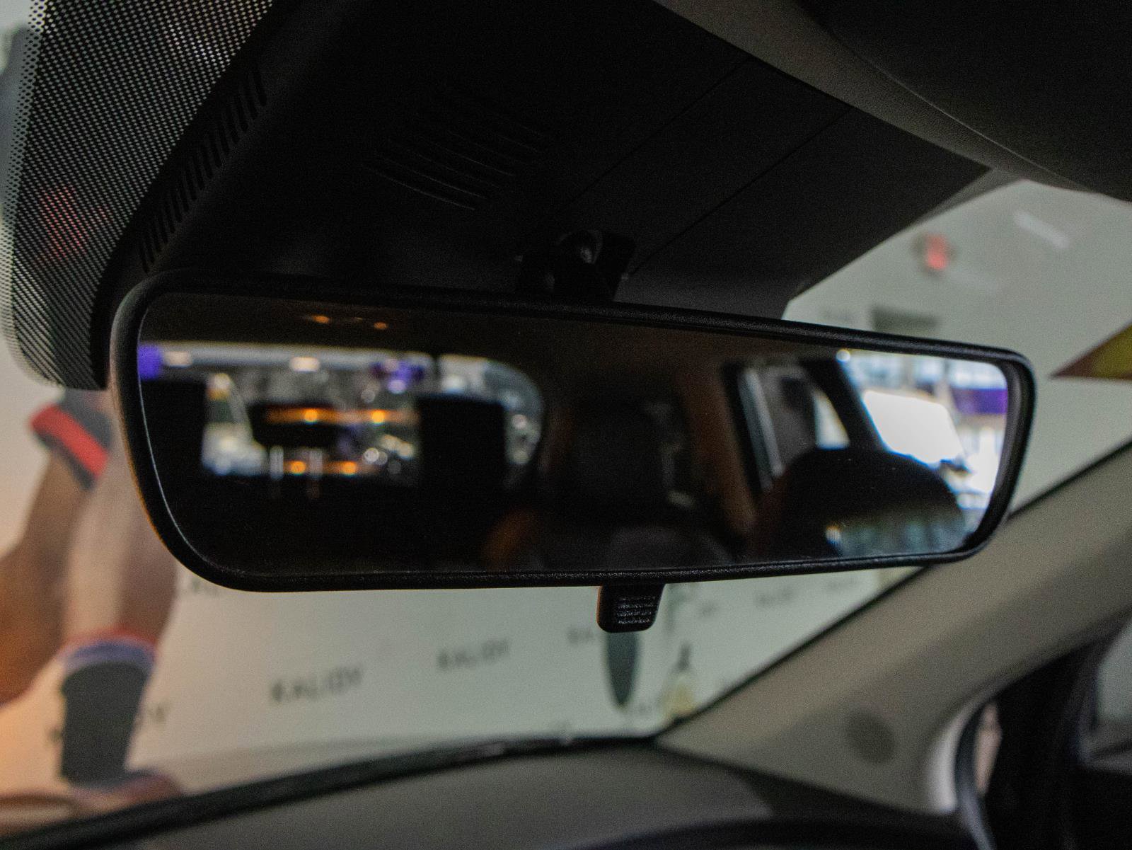 Used 2026 Kia Carnival EX image 13