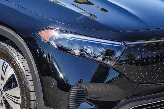 Used 2024 Mercedes-Benz EQB 300 4MATIC image 10