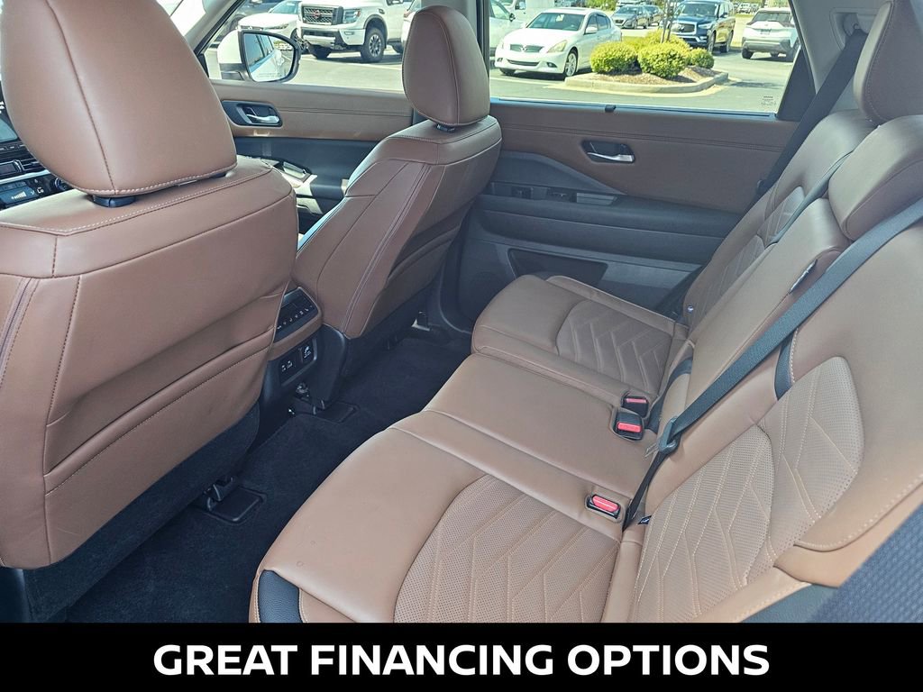 Used 2025 Nissan Pathfinder Platinum w/ Cargo Package image 18