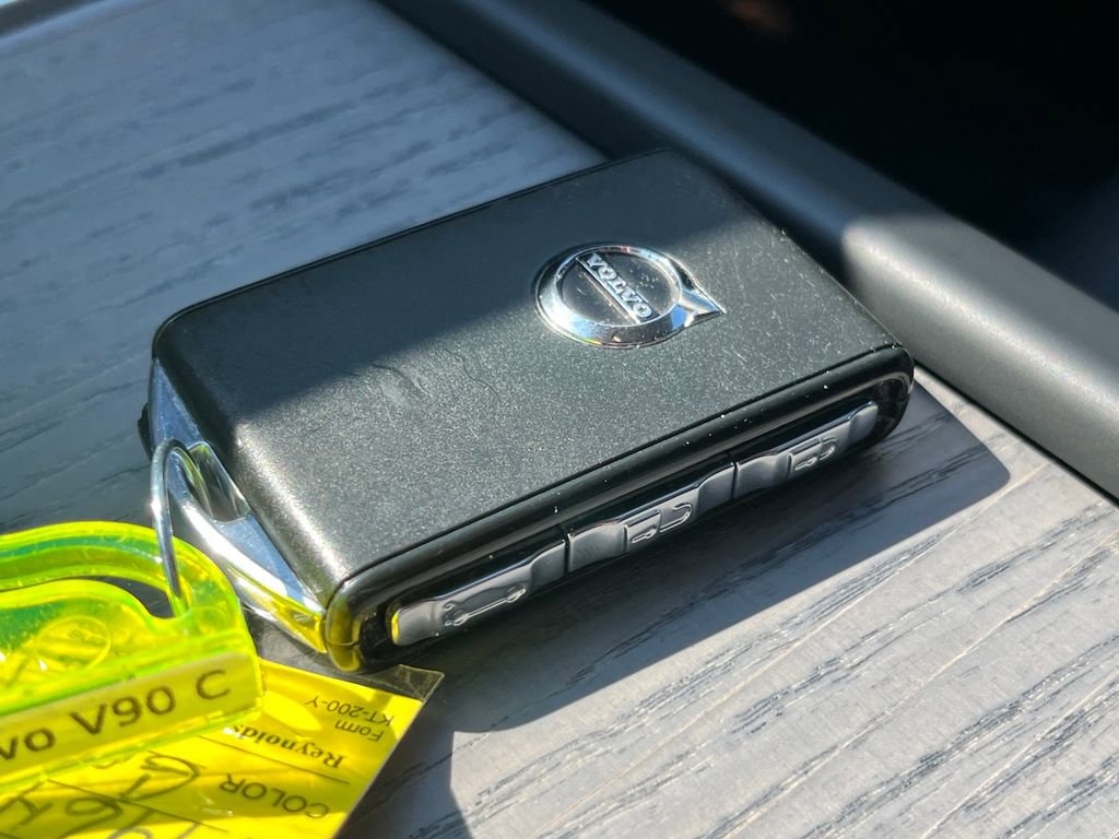 Certified 2024 Volvo V90 B6 Cross Country Plus image 33