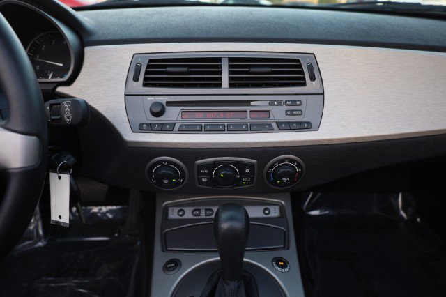 Used 2004 BMW Z4 2.5i RWD image 31