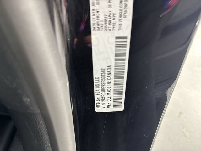 Used 2025 Chrysler Pacifica Select FWD image 37