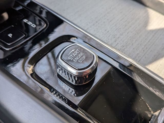 Certified 2025 Volvo XC60 B5 Plus image 20