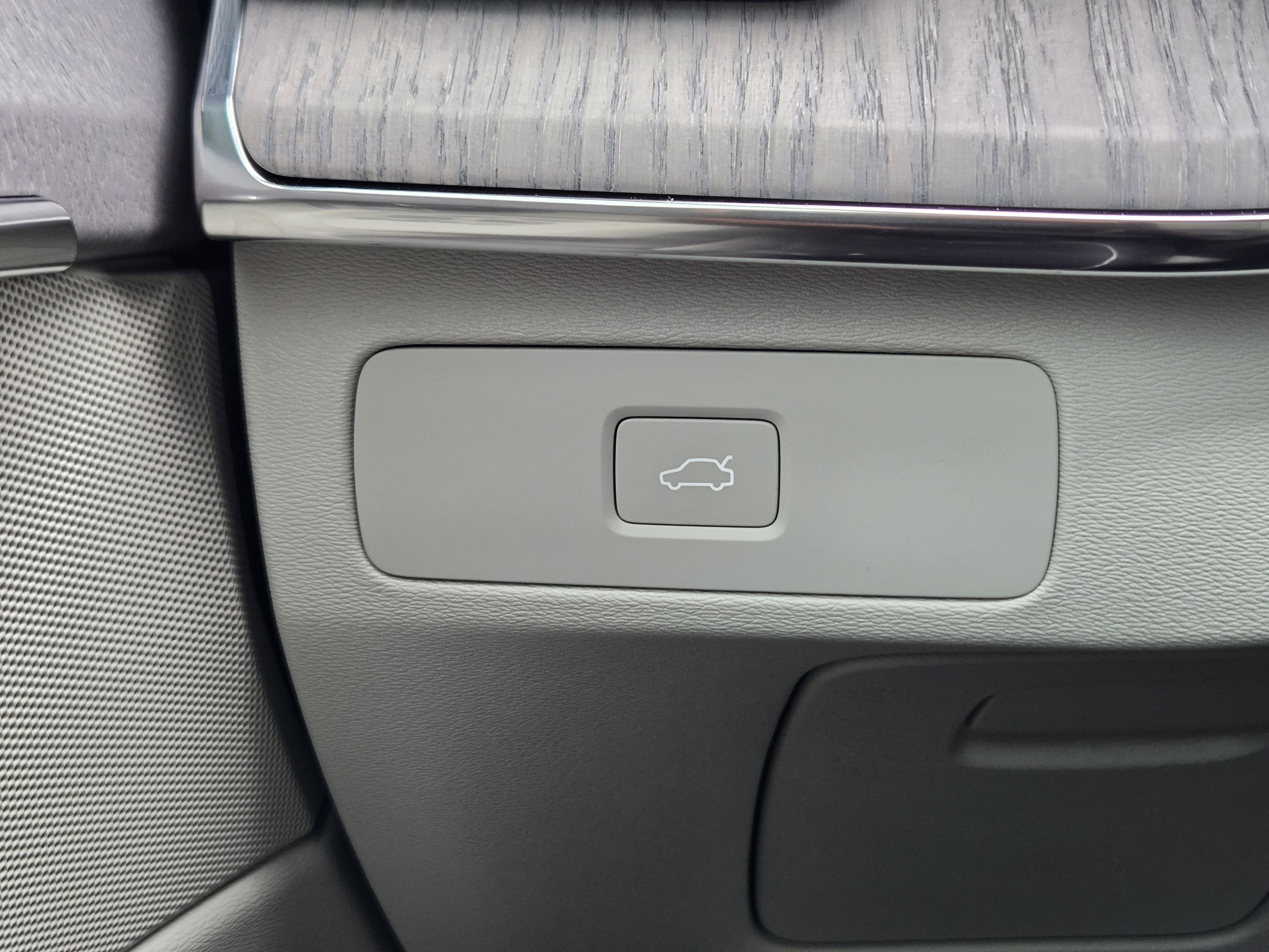 New 2026 Volvo XC90 B6 Ultra w/ Protection Package image 24