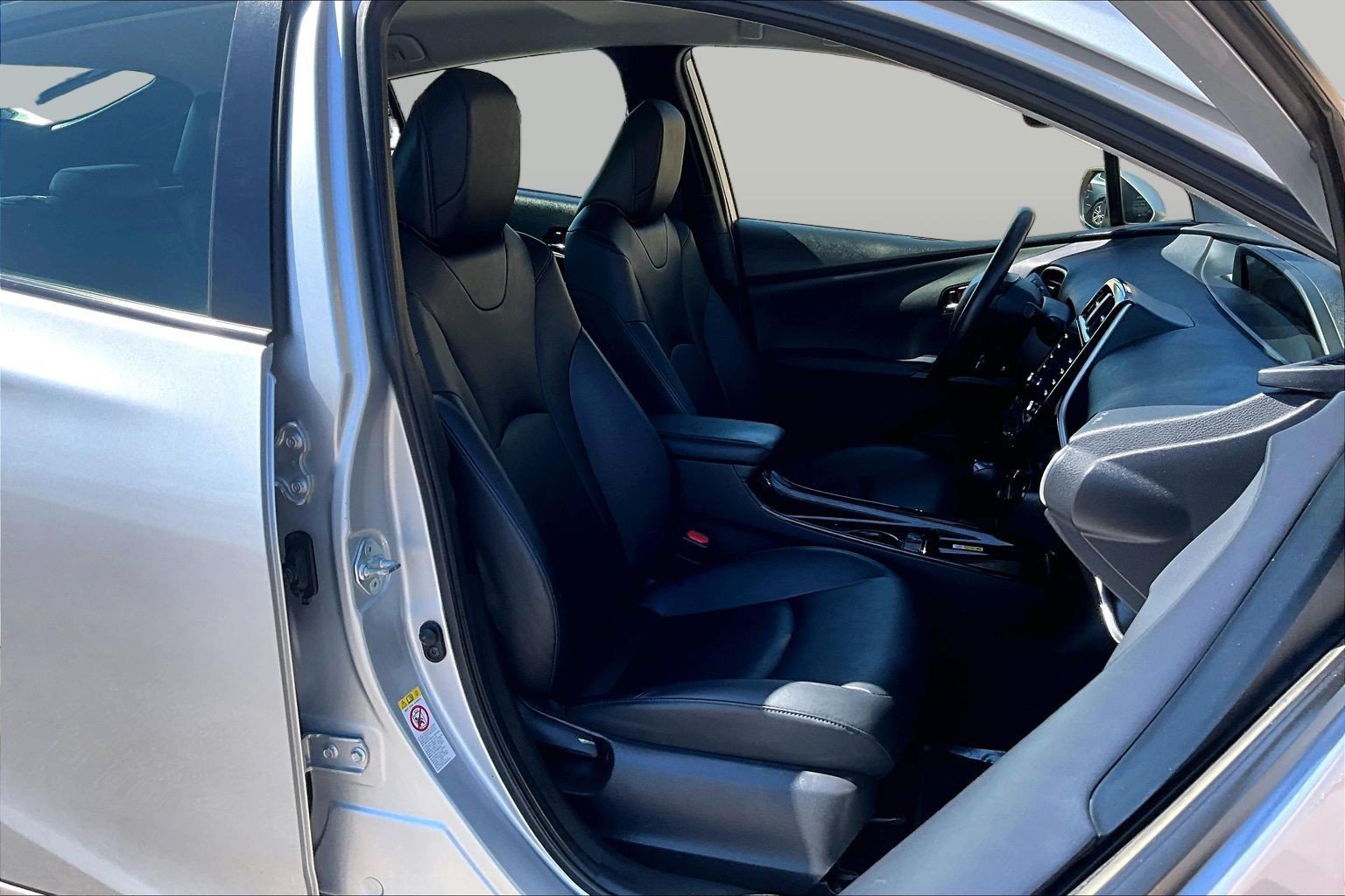 Used 2022 Toyota Prius XLE FWD image 7