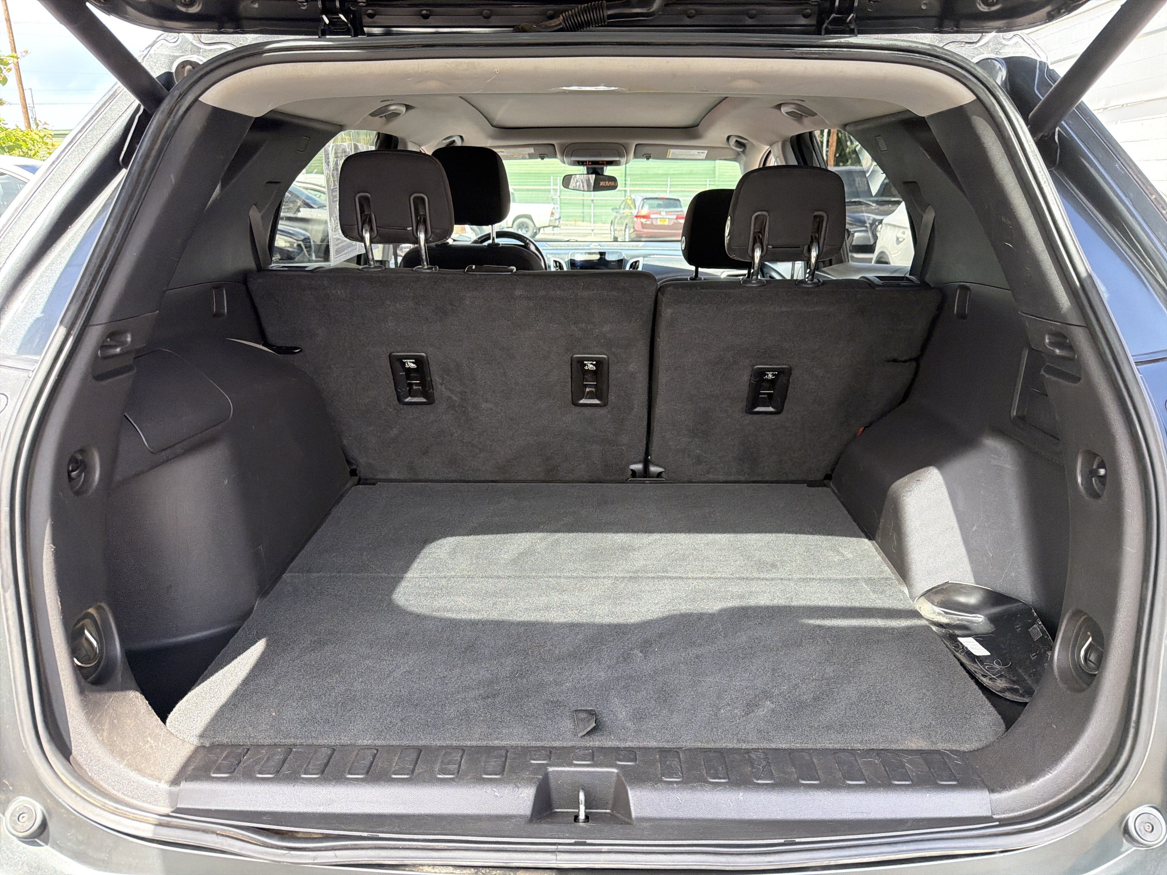 Used 2019 Chevrolet Equinox LT w/ Sun & Navigation Package AWD/4WD image 4