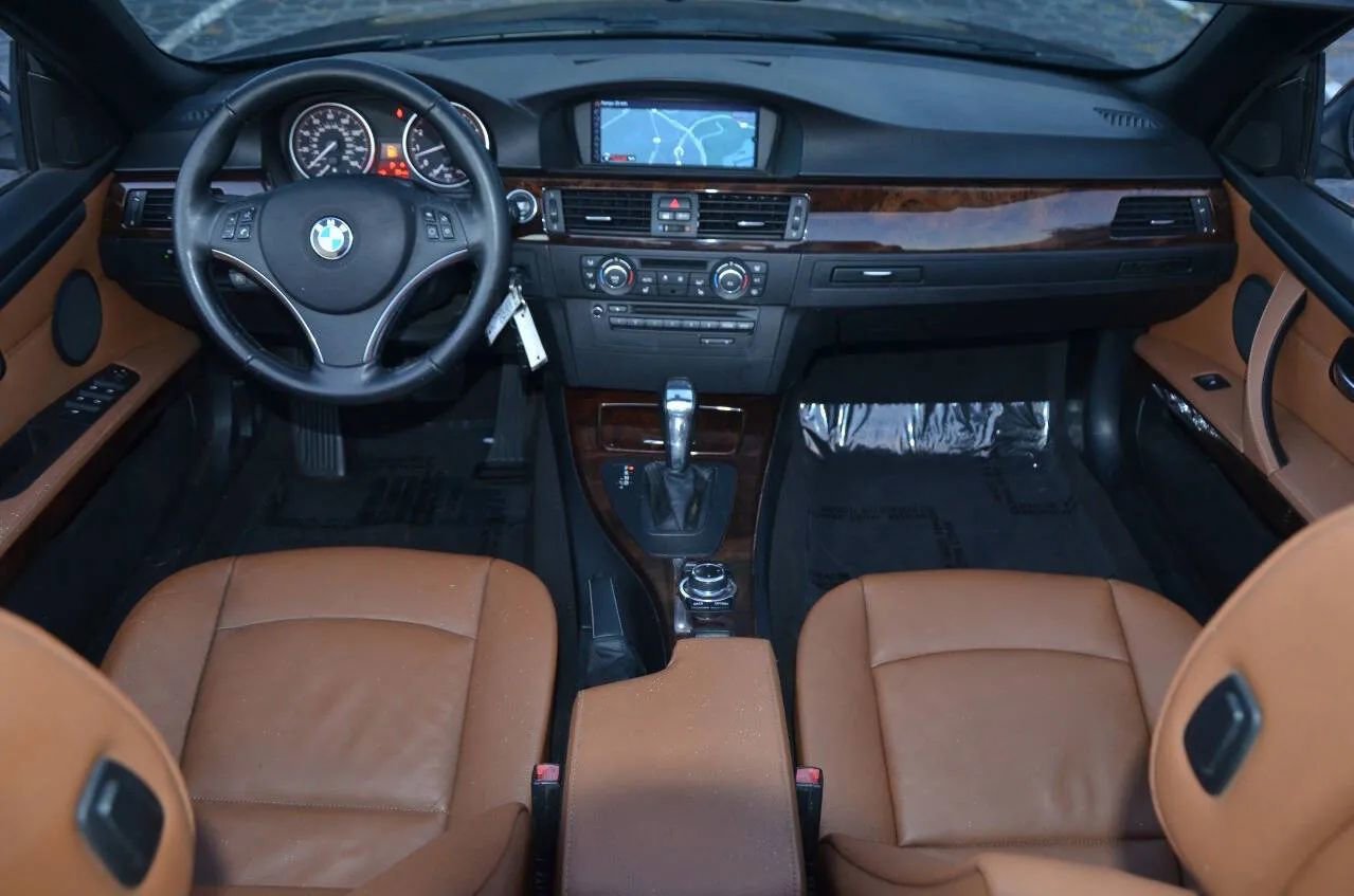 Used 2013 BMW 328i Convertible image 9