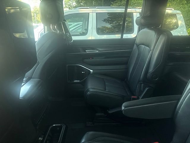 Used 2024 Jeep Wagoneer L Series III w/ Premium Group I AWD/4WD image 8