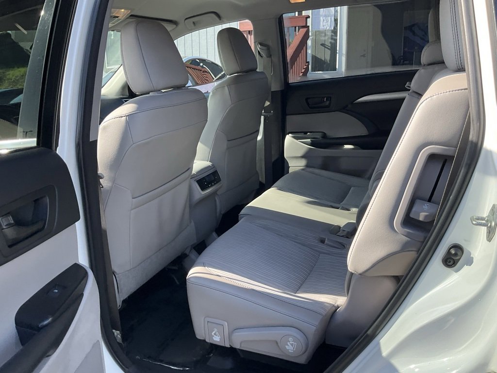 Used 2018 Toyota Highlander Plus image 26