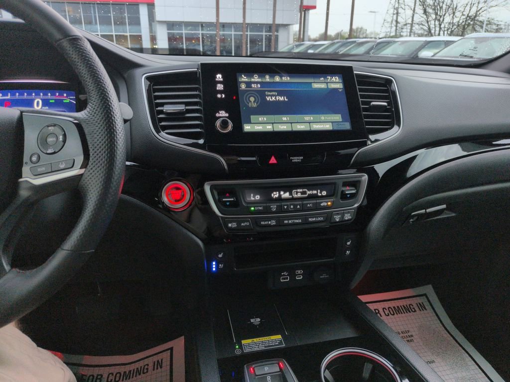 Used 2025 Honda Passport Black Edition image 17