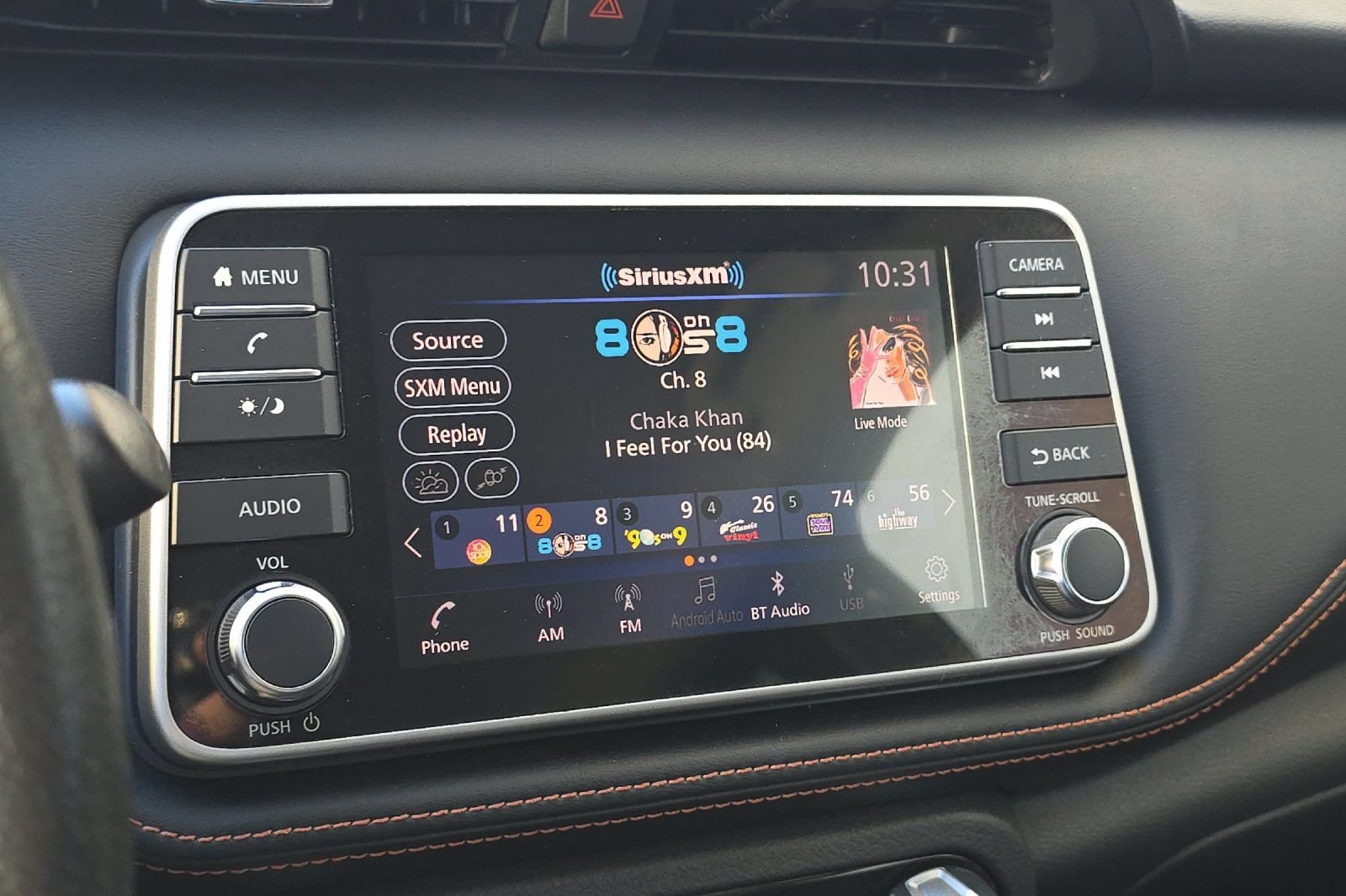 Used 2018 Nissan Kicks SR FWD image 15