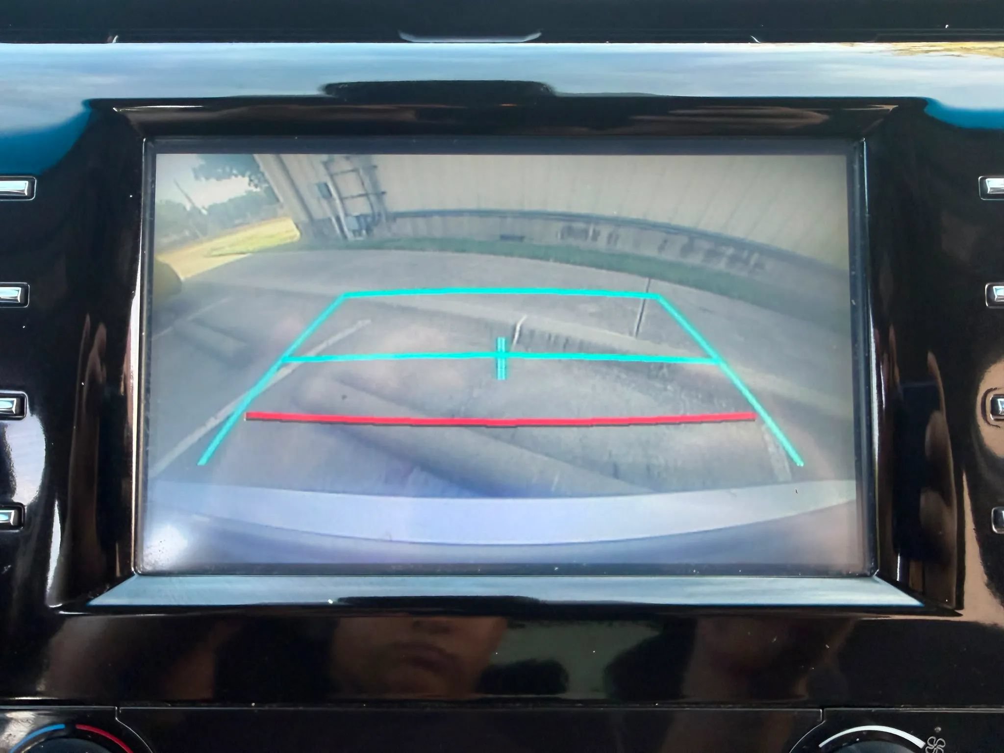Used 2018 Toyota Camry SE FWD image 21