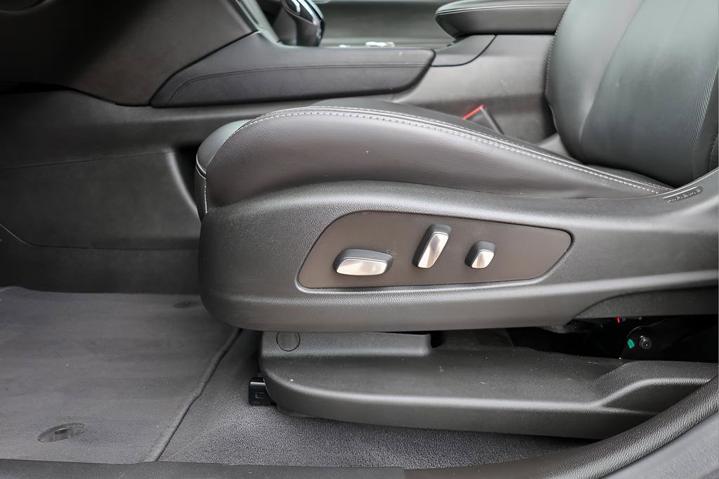 Used 2023 Cadillac XT6 Premium Luxury w/ Technology Package image 22